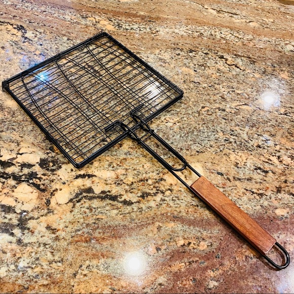 Charcoal Companion Non-Stick Fish Grilling Basket - Picture 2 of 7